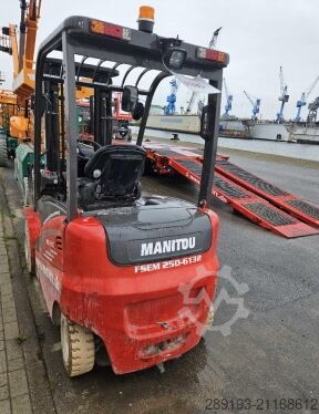 Geländestapler Manitou ME 425 C 2,5 t Elektro