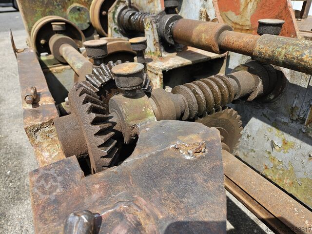 Tank turning rotator  