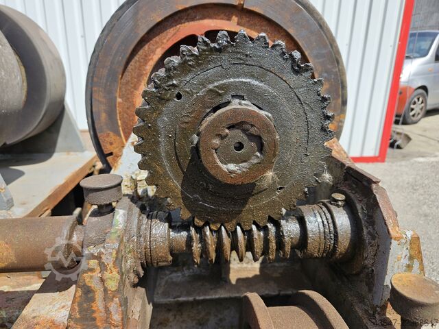 Tank turning rotator  