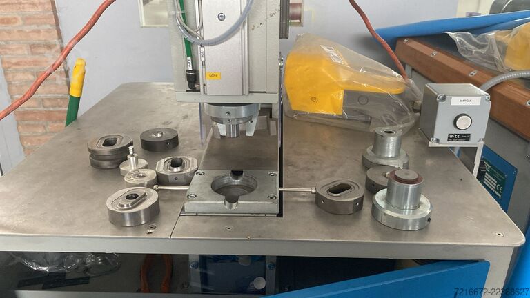 Eyelet machine THF P.OC