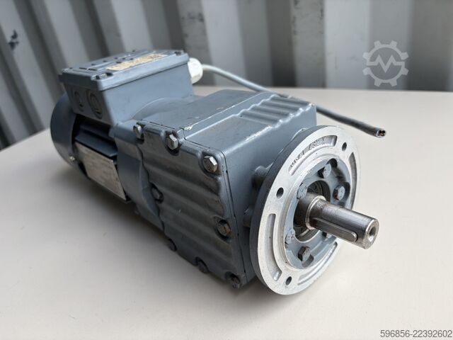 SEW-EURODRIVE RF17 DT63L4/B03 Getriebemotor 0,25 kW 94 U/min 25 Nm i=13,84 mit Bremse SEW-EURODRIVE RF17 DT63L4/B03 Getriebemotor 0,25 kW 94 U/min 25 Nm i=13,84 Bremse SEW-EURODRIVE RF17 DT63L4/B03 Getriebemotor 0,25 kW 94 U/min 25 Nm i=13,84 Bremse