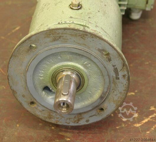 Gear motor 0.75 kW 180 rpm SEW-EURODRIVE RF40DT80N4