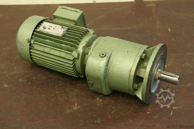 Gear motor 0.75 kW 178 rpm SEW-EURODRIVE RF40DT80N4
