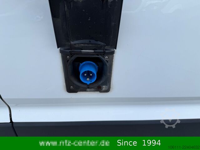 Minibus VW Crafter Kasten 35 mittellang Hochdach 4MOTION