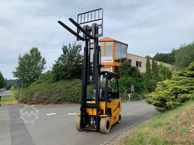 Electric 4-wheel forklift Hyundai 30B - 9U