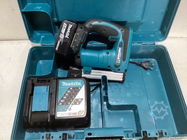 Used staple gun cordless Makita DST221 MAKITA DST221