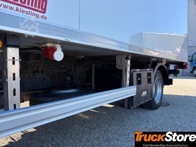 Refrigerator body van Mitsubishi Canter 9C18 THERMOKING