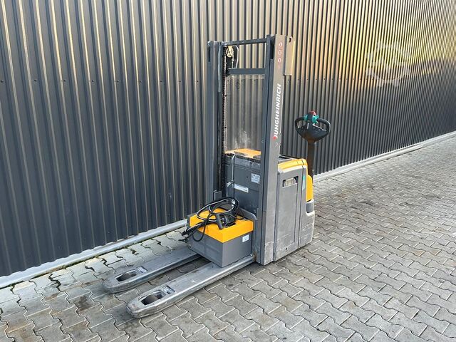 Manual pallet jack Jungheinrich EJC 216z