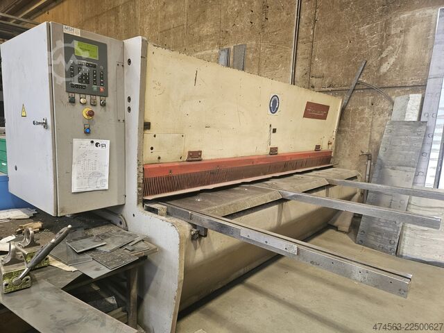 Hydraulic guillotine shear Beyeler VR 13/3000