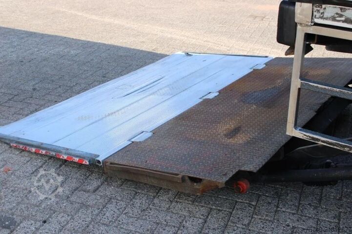 Refrigerated/freezer transport Iveco Stralis 310 + 6X2 EURO 5 + CARRIER  + LIFT