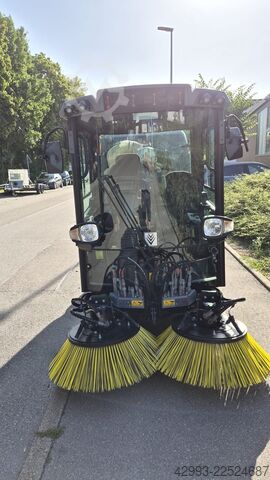 Road sweeper Kärcher MC130