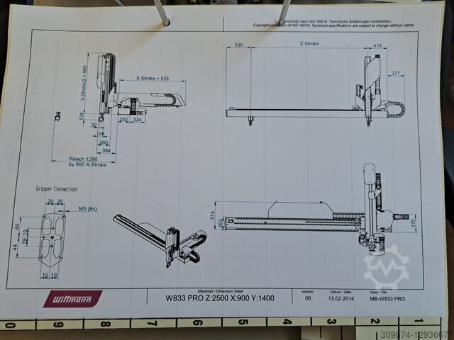 Automation system for injection molding WITTMANN W833PRO