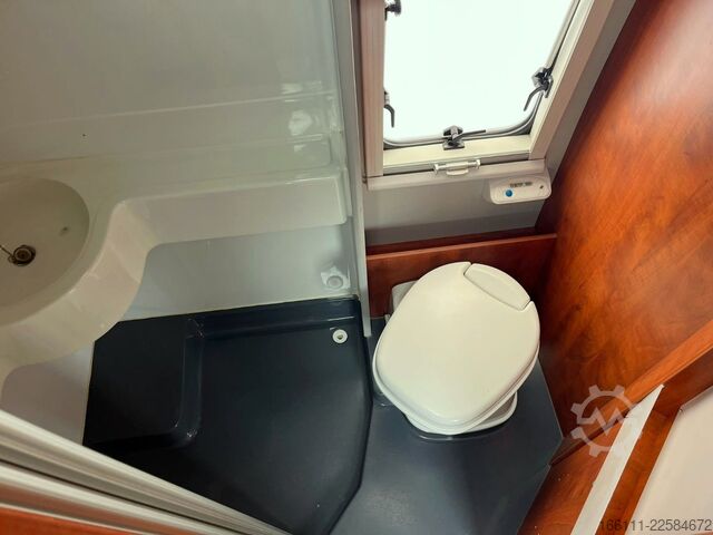 Kastenwagen Wohnmobil / Campervan LA STRADA Nova L - Automatik - Festbett -  -