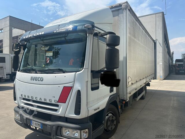 Transporter mit Koffer IVECO 75E18