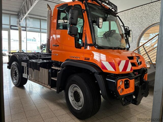Special purpose truck Mercedes-Benz Unimog U 423