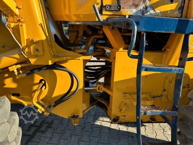 Wheel loader KOMATSU WA 200