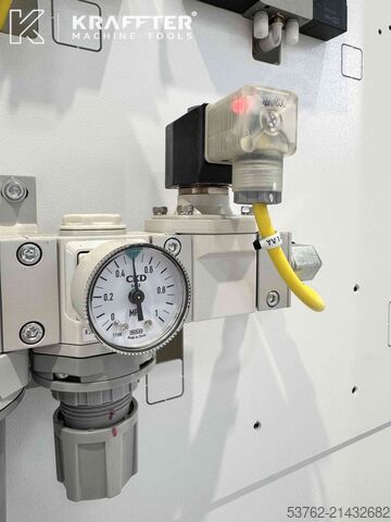 CNC Machining Center Mazak Variaxis C600 Mazak VARIAXIS C-600