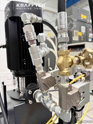 CNC Machining Center Mazak Variaxis C600 Mazak VARIAXIS C-600