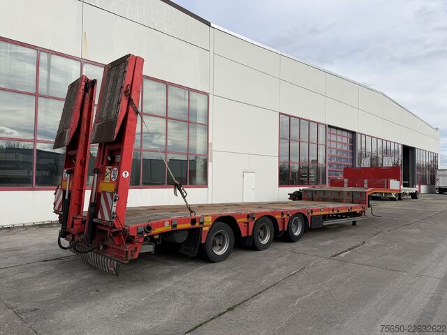 Low loader semitrailer Kässbohrer LB3E  3 Achs Satteltieflader, komplett überfahrbar