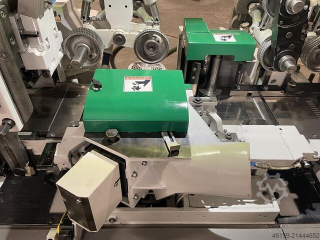 Moulder Weinig Hydromat 1000 with mechanisation