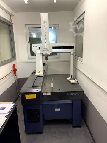 Coordinate measuring machine MITUTOYO CRYSTA-APEX S 574