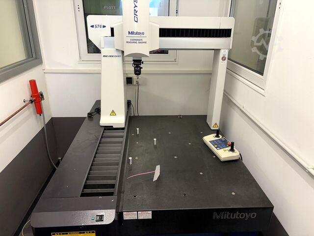 Coordinate measuring machine MITUTOYO CRYSTA-APEX S 574