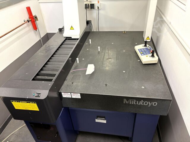 Coordinate measuring machine MITUTOYO CRYSTA-APEX S 574