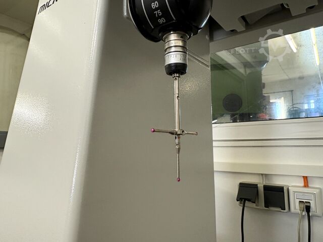 Coordinate measuring machine MITUTOYO CRYSTA-APEX S 574