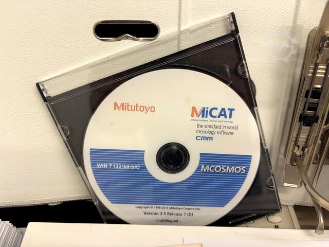 Coordinate measuring machine MITUTOYO CRYSTA-APEX S 574