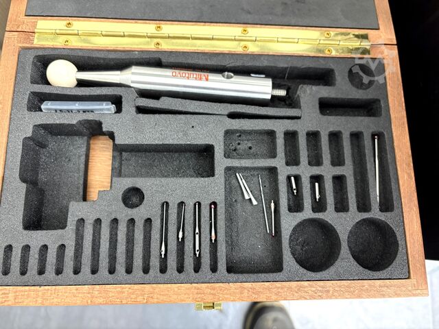 Coordinate measuring machine MITUTOYO CRYSTA-APEX S 574