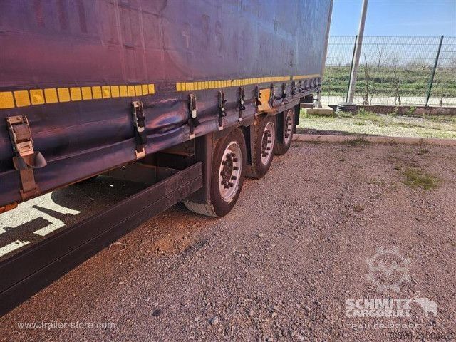 Auflieger mit Pritsche & Plane Schmitz Cargobull Semitrailer Curtainsider Mega