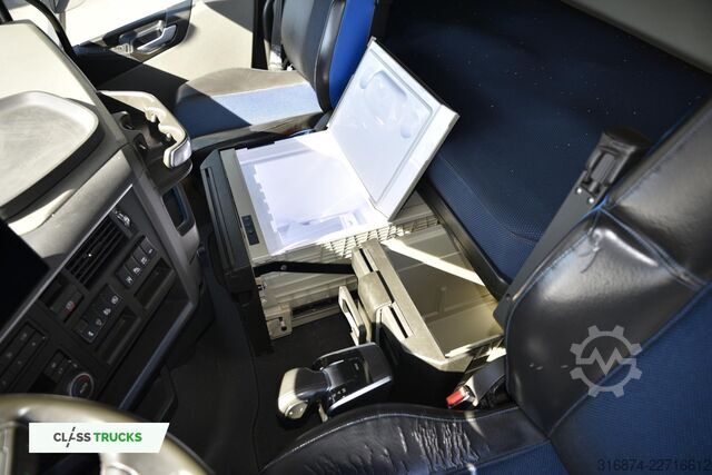 Standard tractor unit VOLVO FH 460 Globetrotter XL Varios i-Save