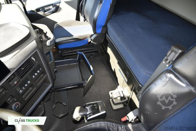 Standard tractor unit VOLVO FH 460 Globetrotter XL Varios i-Save