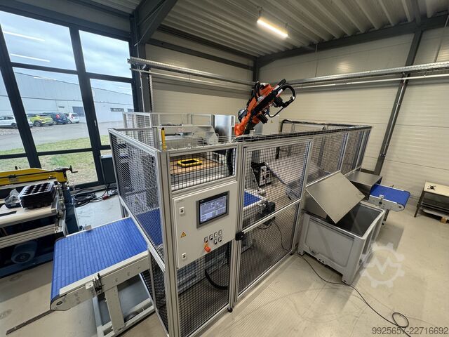 Automatisierte Trayhandling Kuka KR16 Kuka JAC Kuka Roboter KR16 R2010-2 KR C5 Steuerun