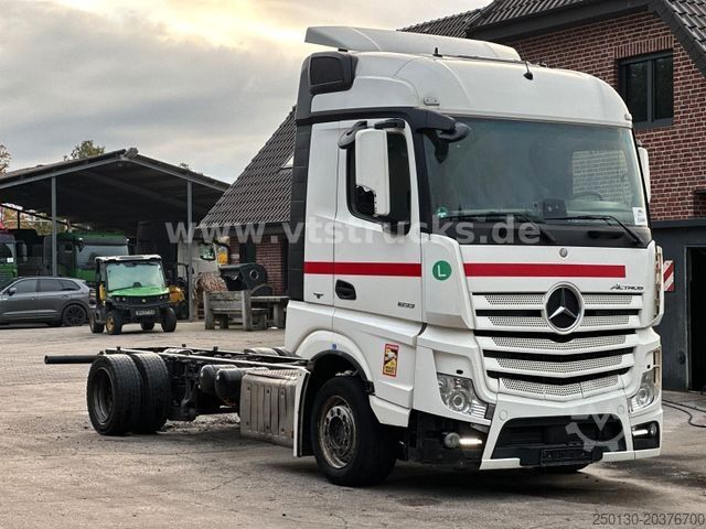 LKW-Fahrgestell MERCEDES-BENZ Actros 1833 LNR 4x2 Volumen-Fahrgestell