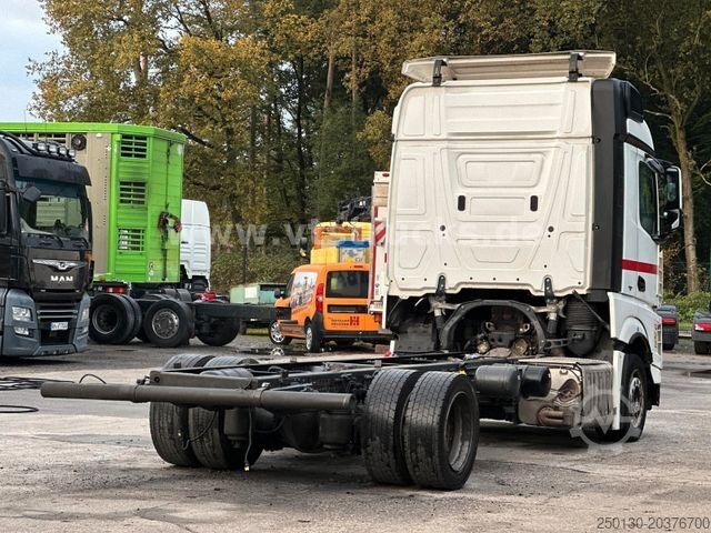 LKW-Fahrgestell MERCEDES-BENZ Actros 1833 LNR 4x2 Volumen-Fahrgestell
