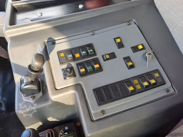 All terrain crane Grove 4080-1