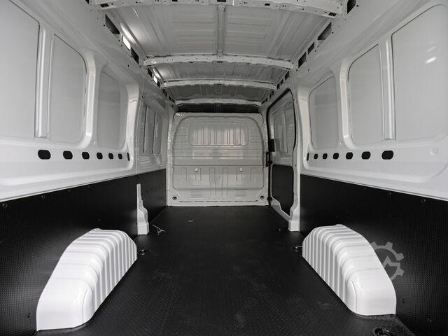 Panel van Maxus DELIVER 9