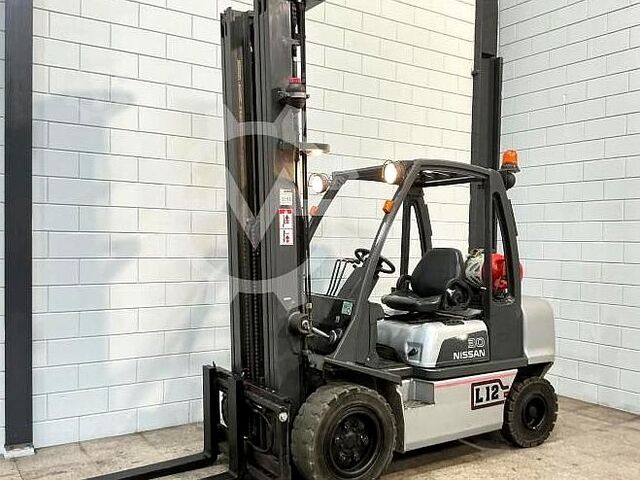 Gabelstapler Nissan UGD 02 A 30 PQ