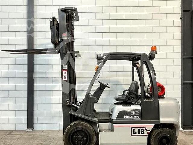 Gabelstapler Nissan UGD 02 A 30 PQ