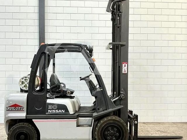 Gabelstapler Nissan UGD 02 A 30 PQ