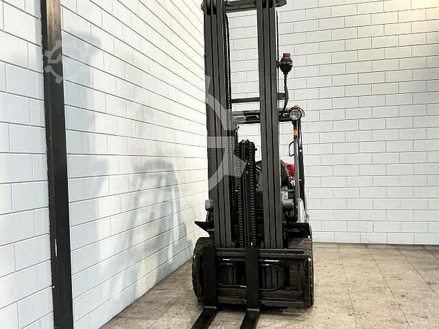 Gabelstapler Nissan UGD 02 A 30 PQ