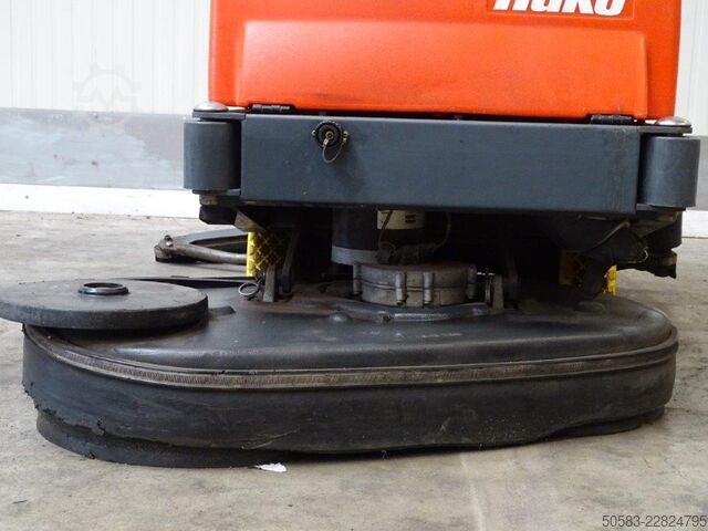 Sweepers and vacuum cleaning machine Hako Hakomatic B755