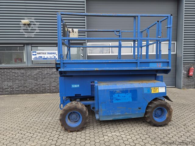 Scherenarbeitsbühne Genie GS3268RT, 4x4, 12m Workingheight, Kubota