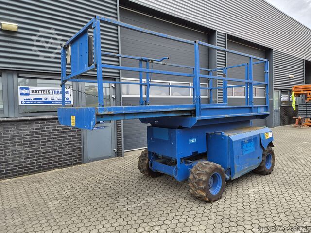 Scherenarbeitsbühne Genie GS3268RT, 4x4, 12m Workingheight, Kubota