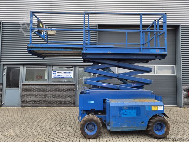 Scherenarbeitsbühne Genie GS3268RT, 4x4, 12m Workingheight, Kubota