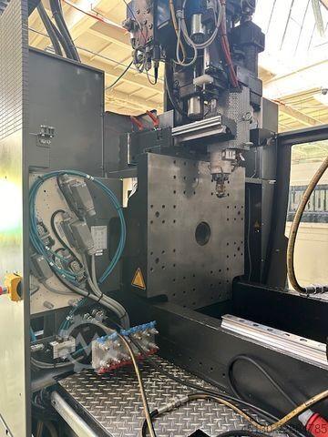 Injection molding machine Engel Victory 330H/80V/160 combi Ecodrive