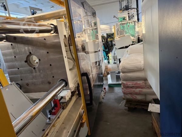 Injection molding machine Engel e-max 440/180