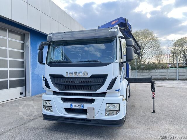 Truck with fixed flatbed and crane Iveco Stralis 420