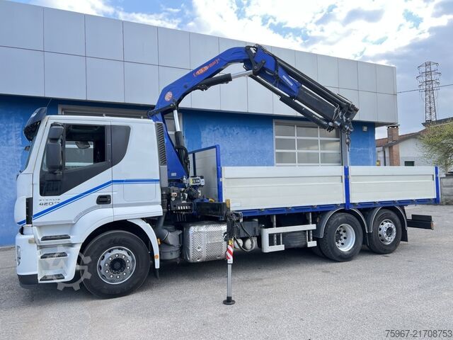 Truck with fixed flatbed and crane Iveco Stralis 420